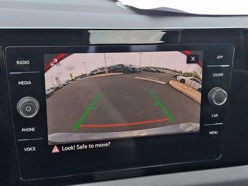Used 2025 Volkswagen Jetta SE FWD image 18