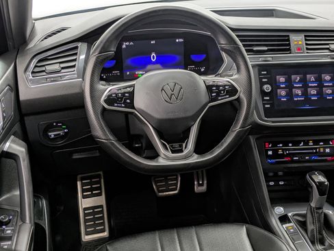 Used 2022 Volkswagen Tiguan SE R-Line image 4