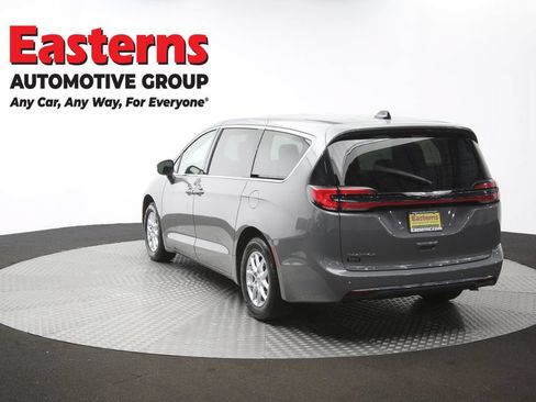 Used 2023 Chrysler Pacifica Touring-L FWD image 65