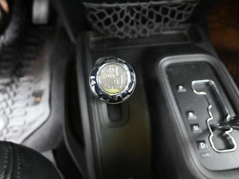 Used 2017 Jeep Wrangler Unlimited Sahara AWD/4WD image 16