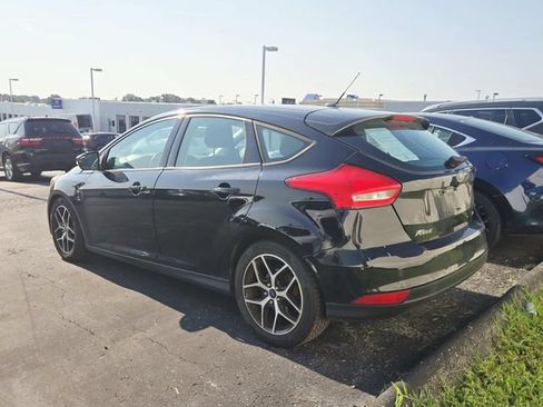 Used 2018 Ford Focus SEL w/ Cold Weather Package FWD image 2