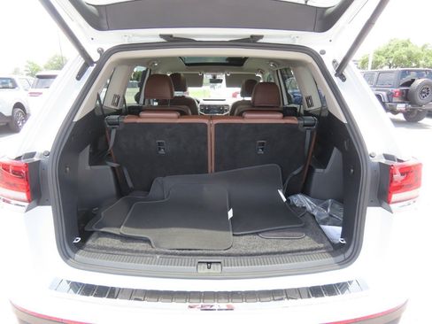 Used 2023 Volkswagen Atlas SE FWD image 12