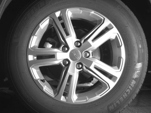 Used 2024 GMC Terrain SLE FWD image 23