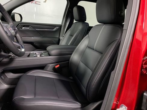 Used 2025 GMC Acadia Elevation w/ Elevation Premium Package image 11