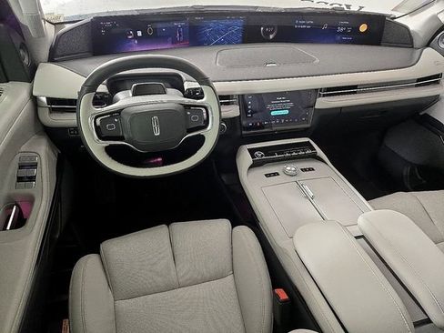 New 2025 Lincoln Navigator L Reserve AWD/4WD image 11
