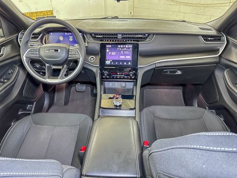 Certified 2024 Jeep Grand Cherokee Laredo w/ Trailer Tow Package image 31