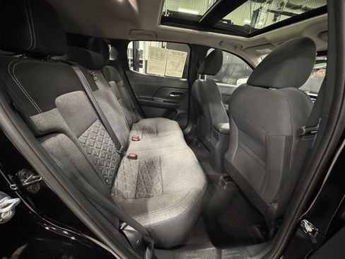 Used 2025 Nissan Kicks SV w/ SV Premium Package image 27