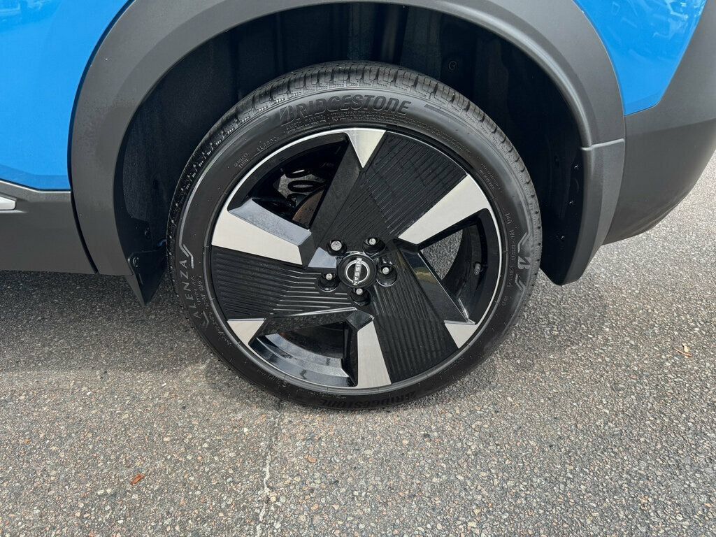 Used 2025 Nissan Kicks SR FWD image 5