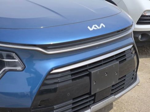Used 2025 Kia Niro SX Touring FWD image 5