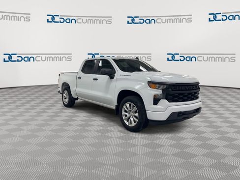 Used 2023 Chevrolet Silverado 1500 Custom image 2