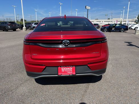 Used 2023 Toyota Crown Limited image 4