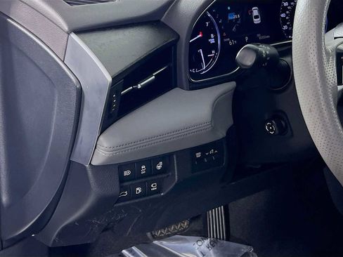 Used 2019 Toyota Avalon Limited image 10