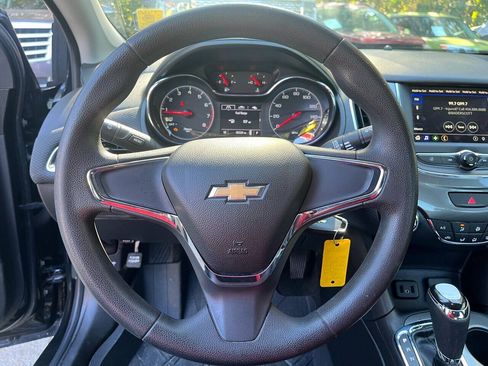 Used 2019 Chevrolet Cruze LS FWD image 13