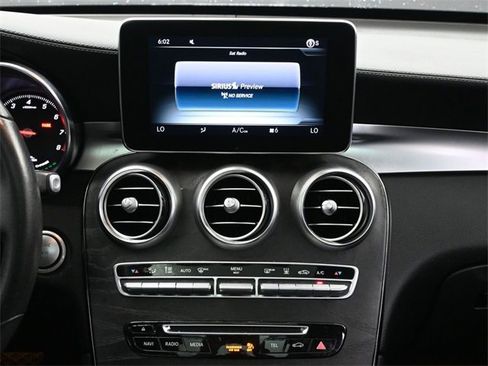 Used 2018 Mercedes-Benz GLC 350e 4MATIC image 18