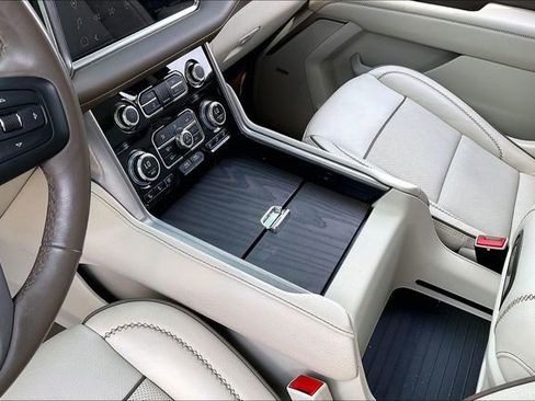Used 2023 GMC Yukon Denali RWD image 13