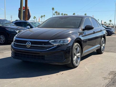 Used 2023 Volkswagen Jetta SE FWD image 2