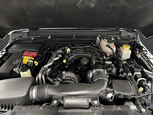 Used 2022 Jeep Gladiator Sport AWD/4WD image 36