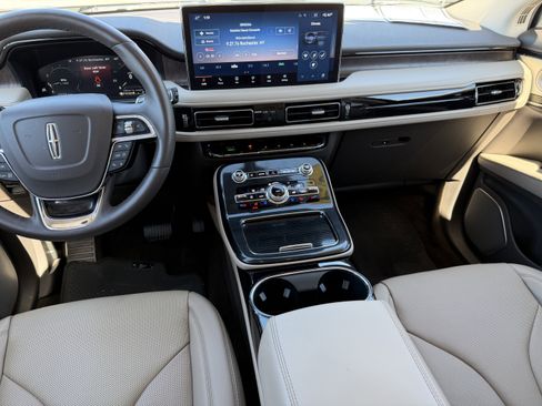 Used 2023 Lincoln Nautilus Reserve w/ Equipment Group 202A image 13