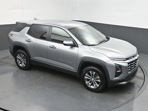 Used 2025 Chevrolet Equinox LT FWD image 36