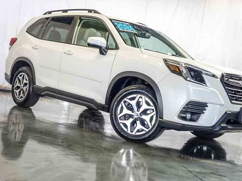 Used 2024 Subaru Forester Premium AWD/4WD image 5
