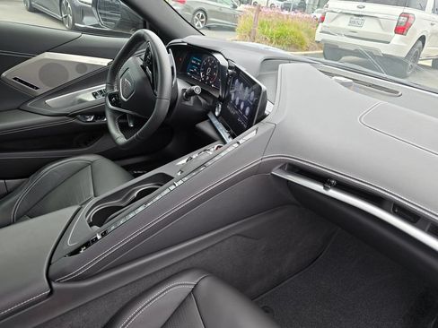 Used 2022 Chevrolet Corvette Stingray Preferred Conv w/ Z51 Performance Package RWD image 5