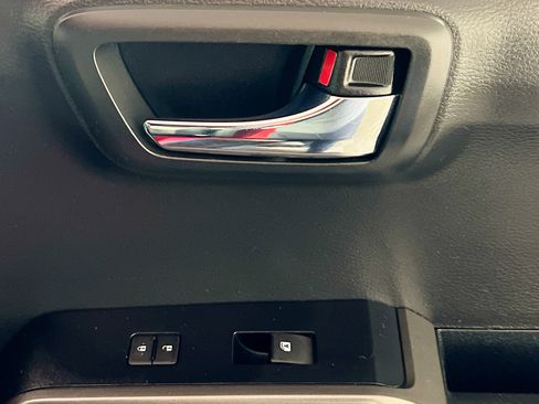 Used 2022 Toyota Tacoma TRD Off-Road image 32