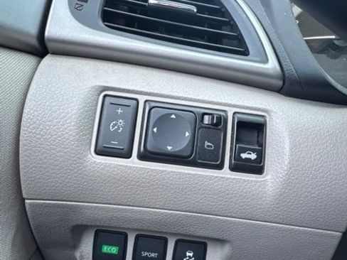 Used 2015 Nissan Sentra SV FWD image 16
