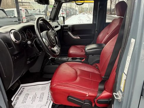 Used 2013 Jeep Wrangler Unlimited Rubicon image 11