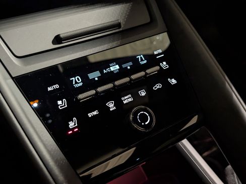 Used 2025 Porsche Macan 4 Electric image 38