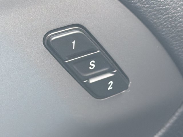 Used 2027 Chrysler Pacifica Select FWD image 31