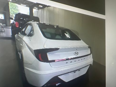 Used 2020 Hyundai Sonata SEL FWD image 2