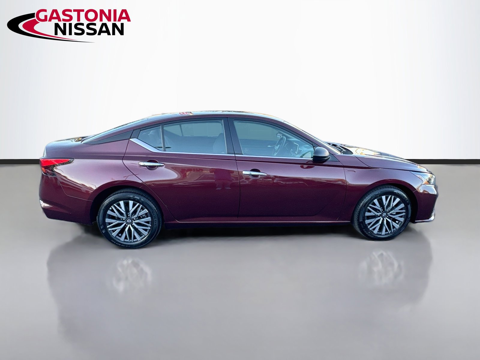 Used 2025 Nissan Altima 2.5 SV FWD image 10