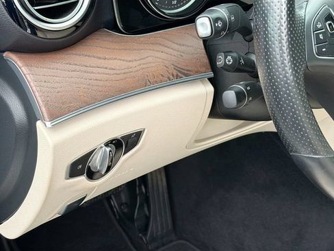 Used 2017 Mercedes-Benz E 300 4MATIC image 10