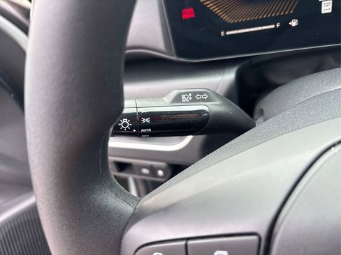 Used 2025 Kia K4 LXS image 23