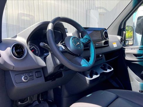 New 2025 Mercedes-Benz Sprinter 2500 image 18