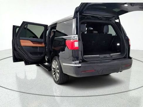 Used 2021 Lincoln Navigator Reserve AWD/4WD image 16