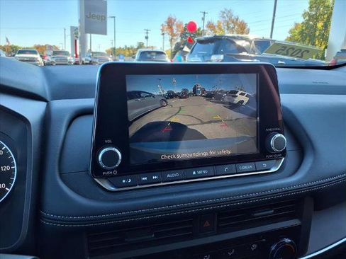 Certified 2025 Nissan Rogue S AWD/4WD image 10
