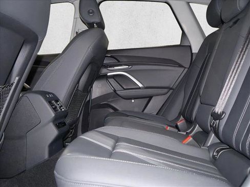 Used 2025 Audi Q5 Premium w/ Convenience Package image 24