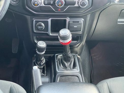 Used 2018 Jeep Wrangler Sport AWD/4WD image 27