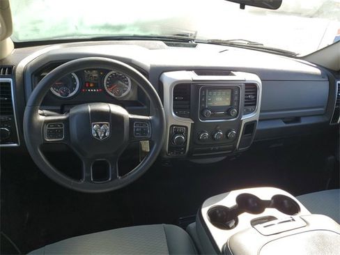 Used 2020 RAM 1500 Classic SLT image 10