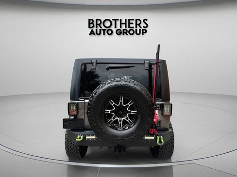 Used 2016 Jeep Wrangler Unlimited Rubicon w/ Connectivity Group AWD/4WD image 11