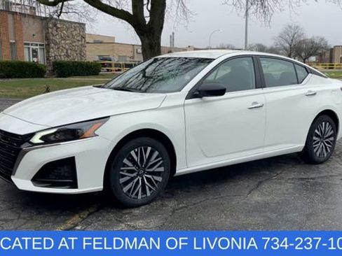 Used 2025 Nissan Altima 2.5 SV AWD/4WD image 4