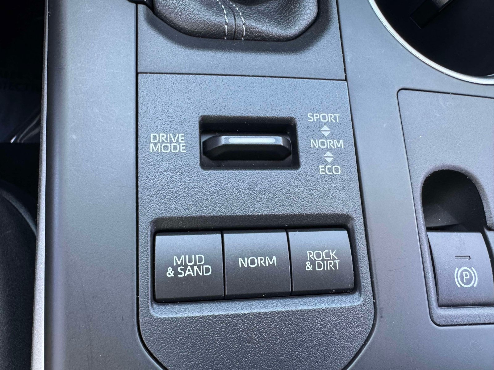 Used 2024 Toyota Highlander XLE AWD/4WD image 33