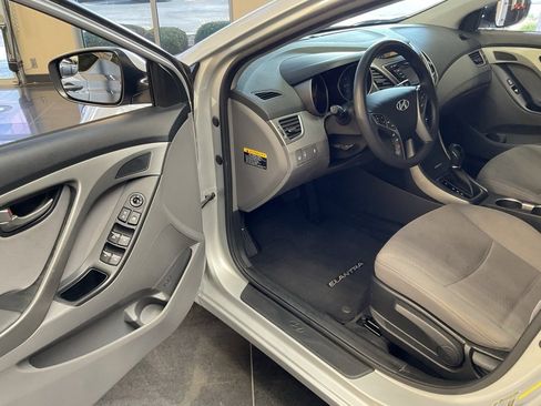 Used 2015 Hyundai Elantra SE w/ Option Group 02 image 9