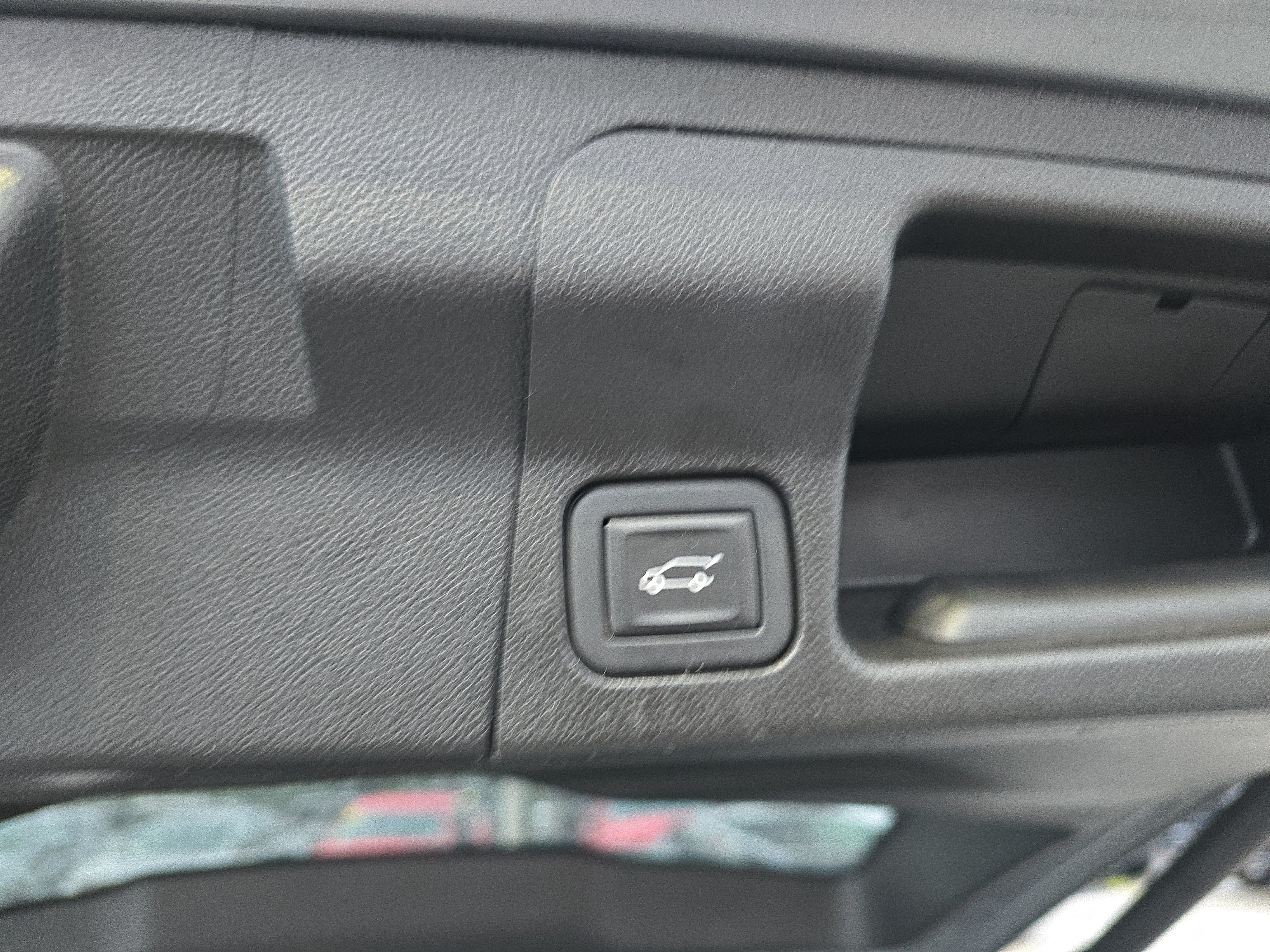 Used 2023 GMC Acadia Denali w/ Denali Technology Package AWD/4WD image 5