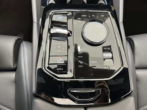 Used 2025 BMW i5 M60 w/ Premium Package image 22