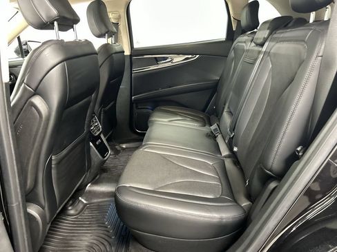 Used 2023 Lincoln Nautilus Reserve AWD/4WD image 21