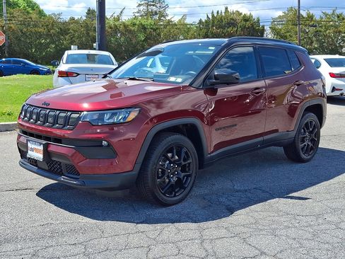 Used 2022 Jeep Compass Latitude w/ Convenience Group AWD/4WD image 3