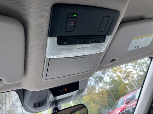 Used 2025 Nissan Rogue SV FWD image 30