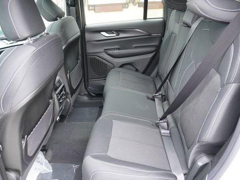 New 2025 Jeep Grand Cherokee Laredo X image 11